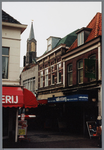 WAT001003056 Hoek Kaasmarkt, Hoogstraat met links een slagerij, in het midden de toren van de Lutherse kerk en rechts ...