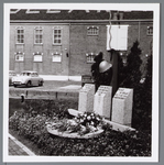 WAT001003110 Gedenkteken voor drie geëxecuteerde verzetsmannen; Op 15 december 1944 werden ze doodgeschoten door de ...