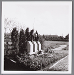 WAT001003111 Gedenkteken voor drie geëxecuteerde verzetsmannen; Op 15 december 1944 werden ze doodgeschoten door de ...