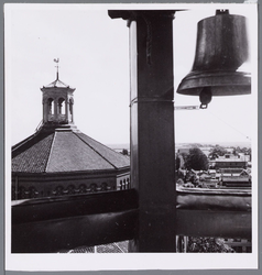 WAT001004589 Stadhuis met carillon door de burgerij geschonken ter gelegenheid van het 550 jaar bestaan van de stad ...