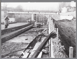 WAT001009708 Spoortunnel in aanbouw.Links burgemeester v.d.Burg.