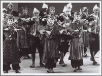 WAT001014860 Folklore dansen in de Purmaryn.Opvallende voorstelling in theater in De Purmaryn.'Mare Nostrum' van het ...