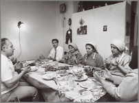 WAT001014894 Ramadanmaaltijd.PURMEREND. — De Ramadan-maand voor mohammedanen is morgen afgelopen. Overal ter wereld ...