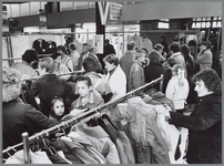 WAT001016047 Wintersport ruilbeurs in de Makadocentrum.