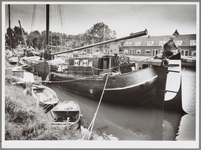 WAT001017137 Foto: De luxe charter 'Egberdina' uit Monnickendam komt donderdag 2 juni 1988 in de vaart.Het casco en een ...