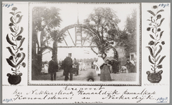 WAT001017503 Kroningsfeesten. Erepoort der Neckerstraat, Kanaaldijk, Kanaalkade, Kanaalschans en Neckerdijk.