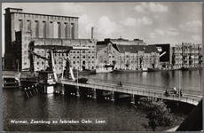 WAT002000045 De Zaanbrug, met daarachter v.l.n.r.; ‘Silo’ ( ook wel ‘Oslo’ genoemd, gebouwd in 1905), pakhuis Donau ( ...