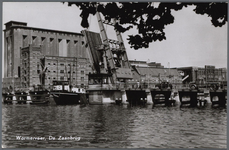 WAT002000046 De Zaanbrug, met daarachter v.l.n.r.; ‘Silo’ ( ook wel ‘Oslo’ genoemd, gebouwd in 1905), pakhuis Donau ( ...