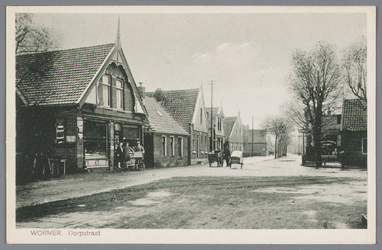 WAT002000741 Winkel in galanterieën en suikerwerken van Cornelis Johannes (Cor) Nooij (1879) met zijn vrouw Anna Bank ...