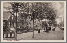 WAT002001084 De Middentil in de Dorpsstraat, gezien naar het westen, omstreeks 1935.Nadat vanaf 1912 een groot gedeelte ...