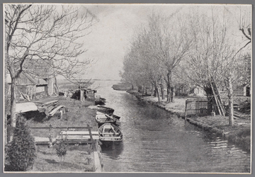 WAT002001088 Bij de MiddentilLinks de Scheeps- en molenwerf van Aris (1880) en Cornelis Rem (1875), deze maakte pramen ...