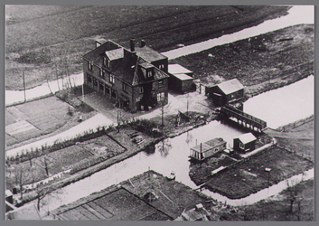 WAT002001127 R.K. verenigingsgebouw Sint-Joseph. Het werd in 1915 gebouwd als kaasfabriek en later kwam er een ...