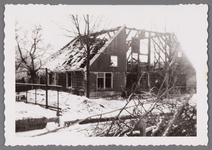 WAT002001605 Boerderij van Jan Jansz Koomen achter het gemeentehuis, verbrand 31-12-1950.