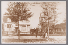 WAT002001661 Foto links; Hervormde pastorie uit 1912 (Dorpsstraat 415) in het midden; de Nederlands-hervormde kerk ...