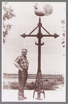 WAT002001716 Gerrit Conijn Gz, van beroep smid. Hij heeft dit kruis gemaakt voor de Nederlands-hervormde kerk in Wormer.