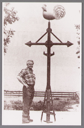 WAT002001716 Gerrit Conijn Gz, van beroep smid. Hij heeft dit kruis gemaakt voor de Nederlands-hervormde kerk in Wormer.