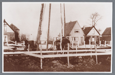WAT002001923 Eerste huizen van de woningbouwvereniging 'Wormer'. links huis van de familie Punt en rechts huis Siemen ...
