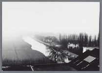 WAT002001960 Luchtfoto, vanaf het ketelhuis en witte villa van papierfabriek van Gelder..Foto: Piet Schoenmaker.
