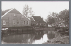 WAT002001982 Rechts: richting Bartelsluis.Links: huis van familie Van der Pal, daarnaast het huisje van Gerrit de Wit.