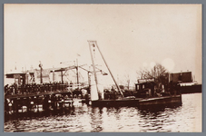WAT002002123 Vernieuwing van de Zaanbrug, door middel van een hijskraan op een ponton.Bovendeel van de brug word geplaatst.