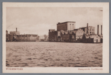 WAT002002172 Linksachter de Zaanbrug met rechts daarvan Gortfabriek De Mercuriusmet v.l.n.r.; ‘Silo’ ( ook wel ‘Oslo’ ...