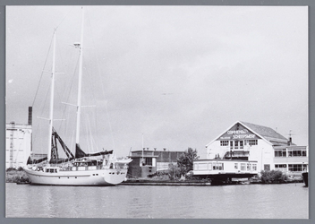 WAT002002197 Scheepswerf van Camminga, links fabriek Mercurius.Achtergrond informatie: Scheepswerf van Flip en Jelle ...