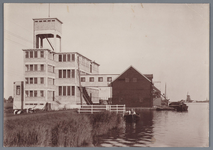 WAT002002230 Cacaofabriek ''De Moriaan'' gebouwd in 1920, richting Bartelsluis.