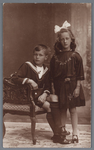 WAT002002685 Jan Smit Adrz, geboren op 12-05-1915 te Wormer met zijn zusje Elisabeth Smit, geboren op 04-05-1917 te ...