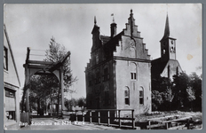 WAT002002694 Raadhuis en N.H. KerkHet Raadhuis te JispGebouwd in 1650 op grond dat door de gemeente van de kerk was ...