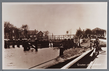 WAT002002799 De oude draaibrug met de brugwachter. brugwachtershuisje en brug werden in 1968 gesloopt. Voor die tijd ...
