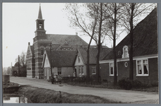 WAT002003119 Kerk in Warder;De voormalige Hervormde kerk is een in 1847 gebouwd kerkgebouw in het Nederlandse dorp ...