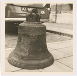 WAT001017667 De klok uit het oude carillon uit de Grote Kerk aan de Kaasmarkt dat gemaakt was door Peeter van den Geijn ...