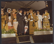 WAT001019418 Oecumenische kerkdienst gehouden op 30 mei 1976 in een grote feesttent op het sportpark ter gelegenheid ...