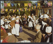 WAT001019510 Ter gelegenheid van het 650 jaar bestaan van Landsmeer was er op vrijdag 4 juni 1976 een broodmaaltijd ...