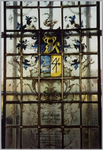 WAT001019726 Gebrandschilderd glas aan de noordmuur. westzijde (in de N.H. Kerk). Tekst: JACOB BEYNESEN, LAMMES VAN ...