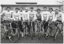 WAT003003750 Deze groep wielrenners fietste van Duitsland naar Landsmeer.