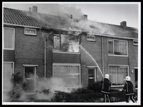 WAT003006576 Een uitslaande brand heeft gistermiddag: een woning in de Kolfstraat in Purmerend geheel onbewoonbaar ...