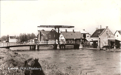 WAT120001349 OQ D0006 - Jaren 60, 20ste eeuw, brug (1922) over Purmerringvaart met op de achtergrond Cooperatie en ...