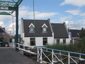 WAT120003292 Rechts; huis aan de Zeevangdijkje nummer 18 te Kwadijk.Lings voor: brug over de Purmerringvaart richting ...