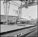 27561 FDSTORK-12211 3 opnamen op één strook van het transport van een zeecontainer met het opschrift 'Natref Refinery ...