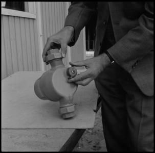 29313 FDSTORK-12337 3 opnamen op één strook, opnames van een babypompje op een tafel., 1950-00-00