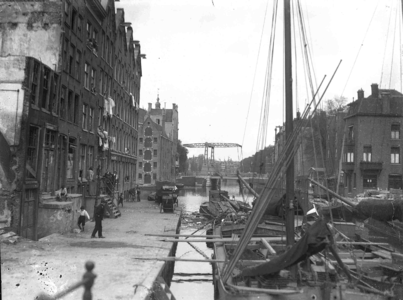 11719 FDHEEMAF020744 De Peperbrug over de Rapenburgwal in Amsterdam, 1930-08-10