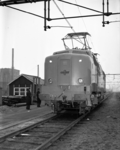 17413 FDHEEMAF058860 De elektrische locomotief nummer 1201 van de Nederlandse Spoorwegen op emplacement Utrecht, 1951-10-31