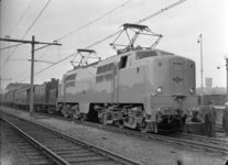 17974 FDHEEMAF058896 De elektrische locomotief nummer 1201 van de Nederlandse Spoorwegen trekt de Scandinavië-Expres ...