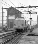 17977 FDHEEMAF058899 De elektrische locomotief nummer 1201 van de Nederlandse Spoorwegen bij station Hengelo., 1951-11-09