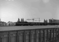 18322 FDHEEMAF064616 Personentrein de Nederlandse Spoorwegen, getrokken door een elektrische locomotief uit de ...