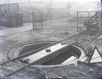 25393 FDHEEMAF4212004 Opnieuw opgebouwde oude draaischijf in bedrijfsspoor, 1942-12-01