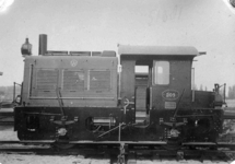 7666 FDHEEMAF051381 Werkspoor/HEEMAF locomotor, nummer 209 van de Nederlandse Spoorwegen, op emplacement in Goes. ...