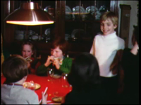 1000BB06791 Privéfilm van de familie Staal, met beelden van een verjaardagsfeest, het schoolplein, en een kermis op ...