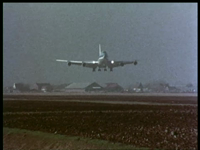10318BB00442 Een film rondom de bewaking van het vliegverkeer op Schiphol m.b.v. een radar van Signaal., 23-02-1981